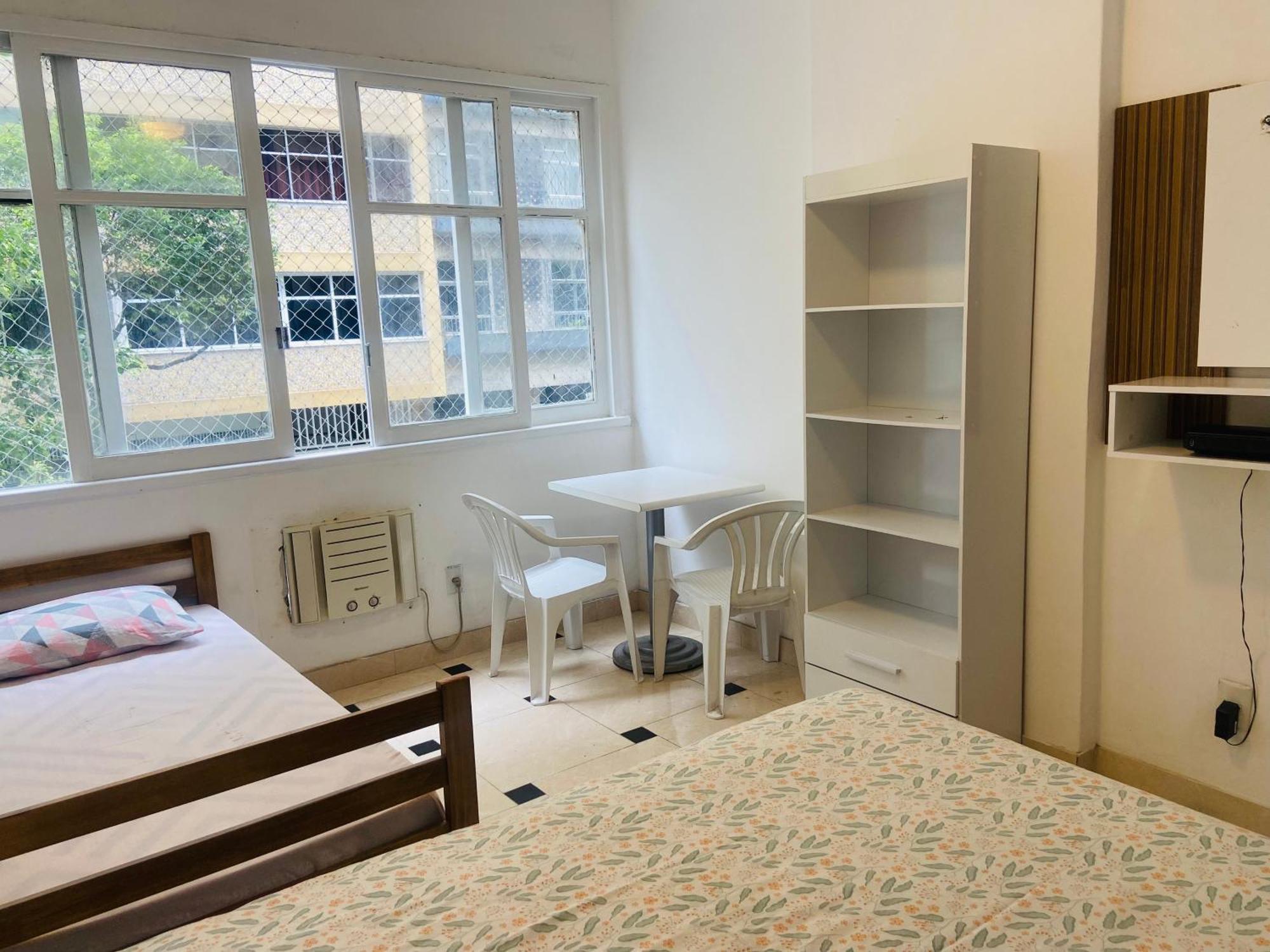 Completo Na Quadra Da Em Copacabana, 2 Camas , Ar Condicionado, Tv Netflix, Wifi 300mb, Pauloangerami Pj160 * Río de Janeiro
