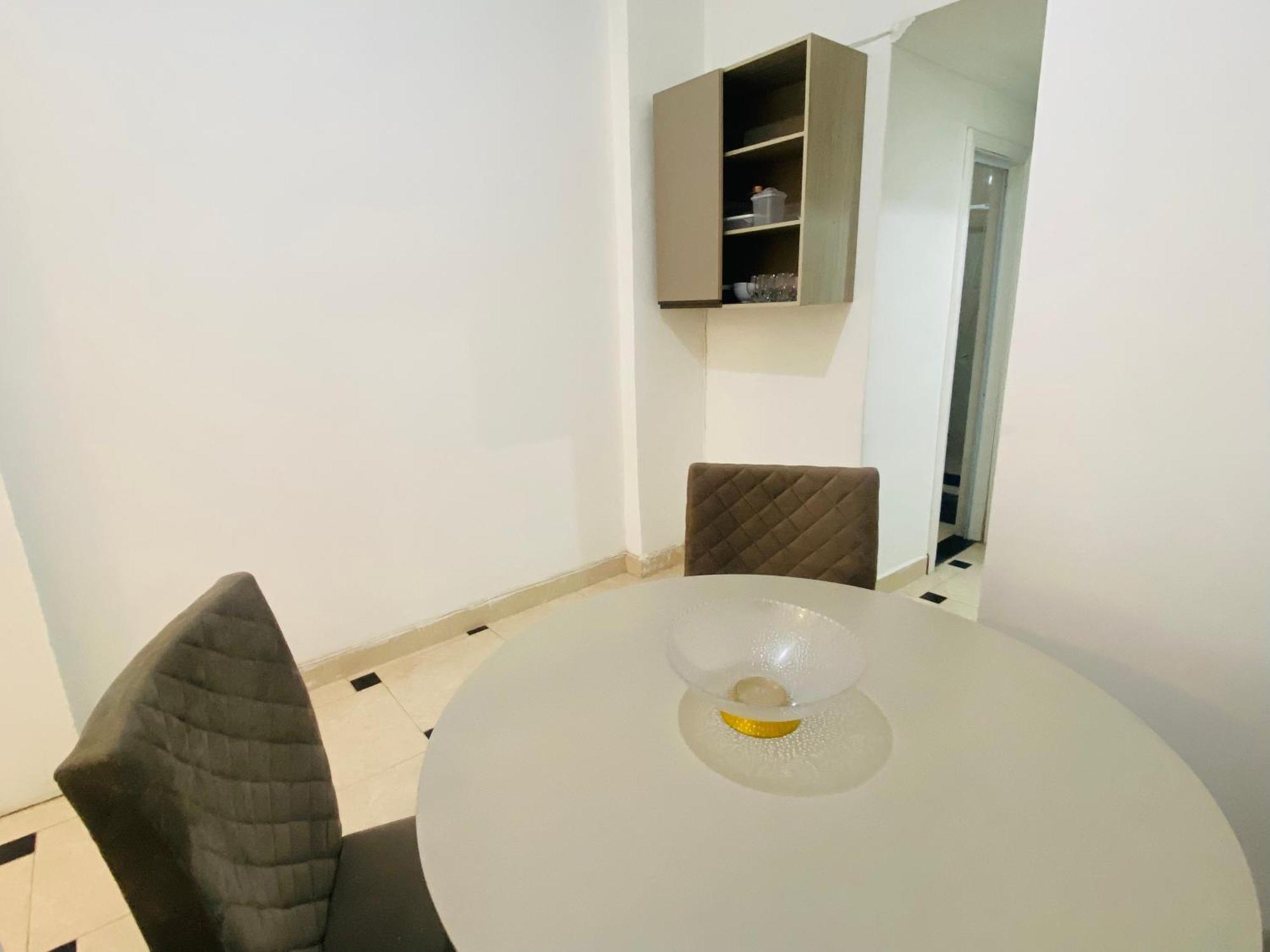 Completo Na Quadra Da Em Copacabana, 2 Camas , Ar Condicionado, Tv Netflix, Wifi 300mb, Pauloangerami Pj160 * Río de Janeiro